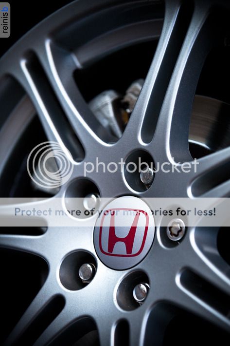 IMAGE: http://i485.photobucket.com/albums/rr218/Reno_LV/Ep3%20reinis/051.jpg