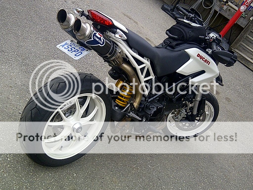 Hyper 796 w/ Akra | Ducati.ms - The Ultimate Ducati Forum